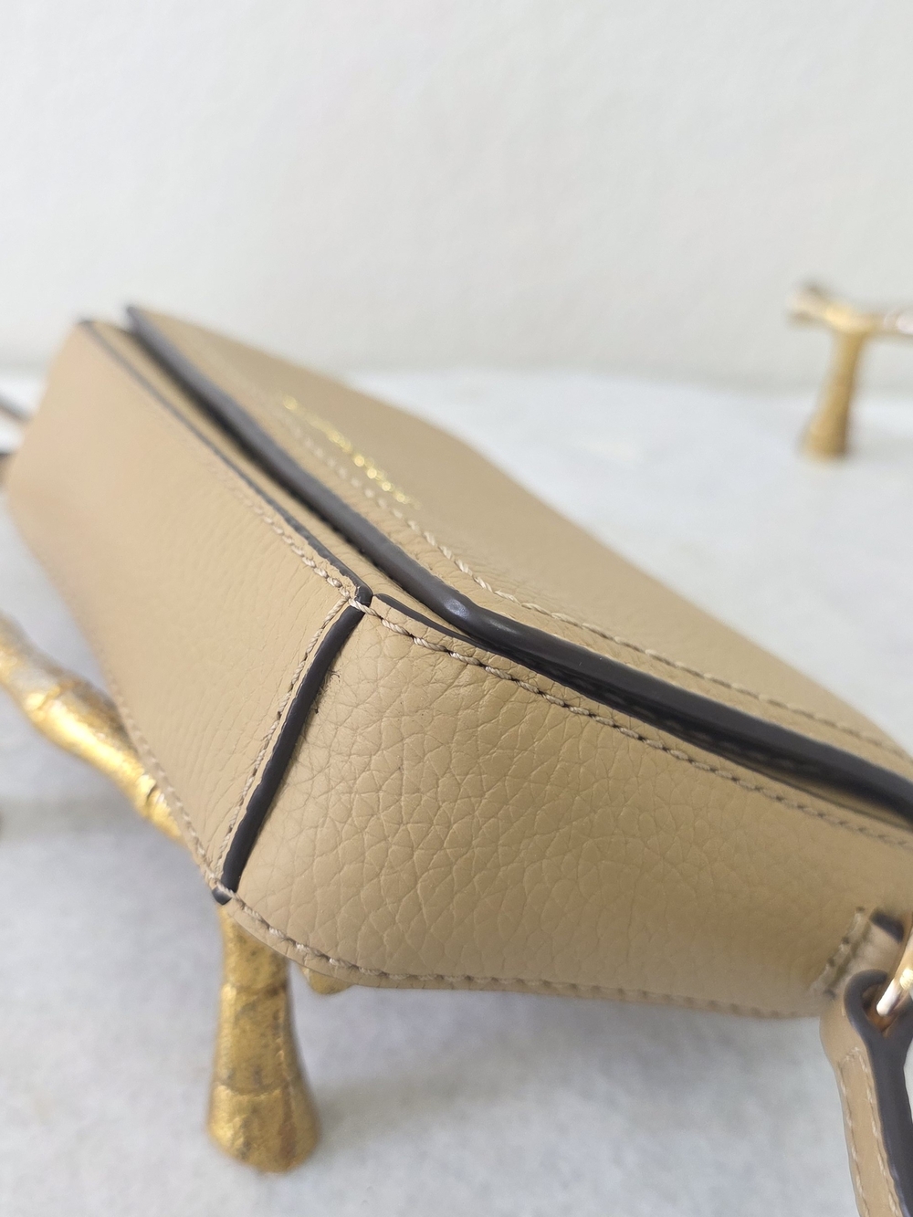 Marc Jacobs Pebbled Tan Leather Crossbody with Gold Logo - Picture 5 of 9